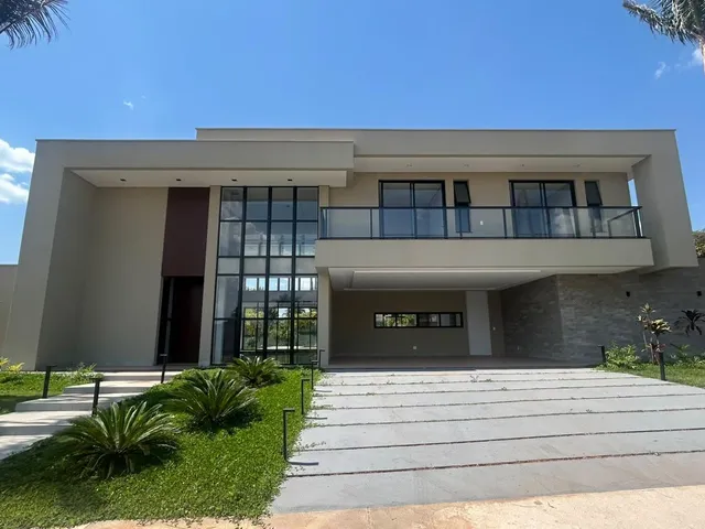 Imagem: A casa possui 5 Dormitórios, 5 Suítes, 6 Banheiros, 4