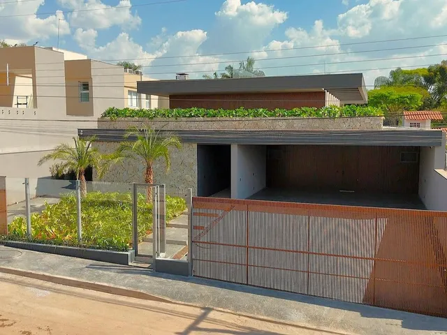 Imagem: A casa possui 4 Dormitórios, 4 Suítes, 8 Banheiros, 9
