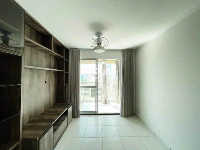Imagem: O apartamento possui 2 Dormitórios, 1 Suíte, 2 Banheiros,