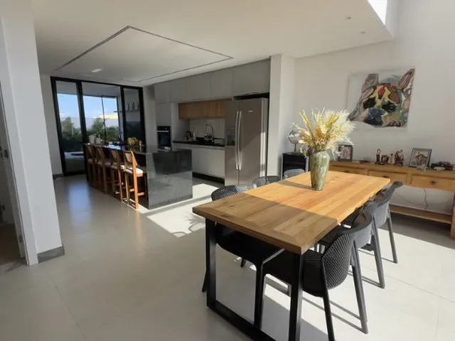 Imagem 2: Casa de luxo em condomínio Alphaville: 4 quartos, 4 suítes, 1 sala, 6 banheiros, 3
