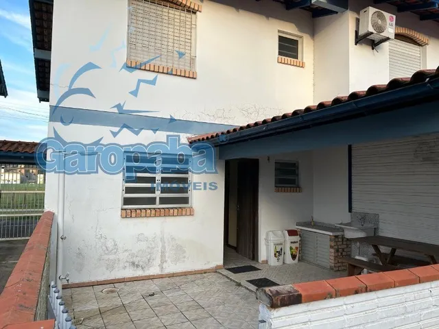 Imagem 2: Aluguel de Sobrado de 3 Dormitórios no Centro de Garopaba-SC a 100m da Praia Central