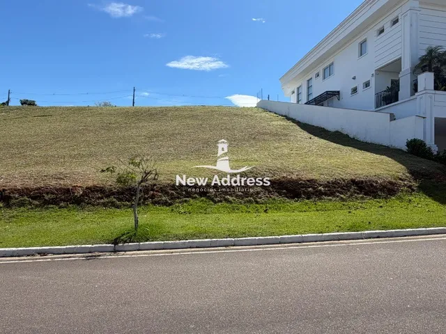Imagem: Terreno com 652 m² e vista para o lago