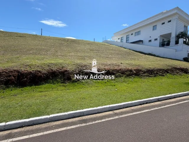Imagem 2: Terreno com 652 m² e vista para o lago no Riviera Park Residence