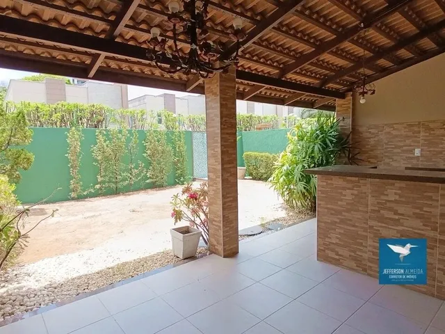 Imagem 2: Casa Duplex com Móveis Planejados, Amplo Lote e Deck Privativo a Poucos Metros da CE040