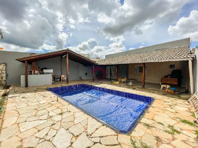 Imagem: LOTE COM 02 CASAS - 05 QUARTOS - 03 SUÍTES