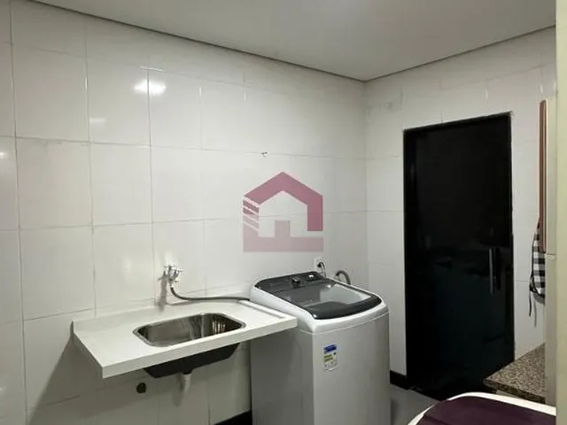 Imagem 2: ARNIQUEIRA - 5 QUARTOS - 3 SUÍTES - REFORMADA - ALTO PADRÃO - CONDOMÍNIO FECHADO