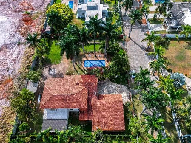 Imagem 10: PARK WAY - QUADRA 5 - LOTE 2.500M² - 4 QUARTOS - 2 SUÍTES - PISCINA - ÁREA VERDE