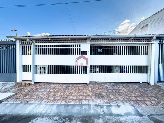 Imagem: A casa possui 3 Dormitórios, 2 Suítes, 3 Banheiros, 2