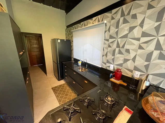 Imagem 2: Casa exuberante à venda em Buenos Aires, nas montanhas de Guarapari, com vista para o