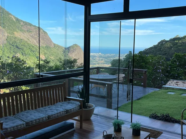 Imagem 3: Casa exuberante à venda em Buenos Aires, nas montanhas de Guarapari, com vista para o