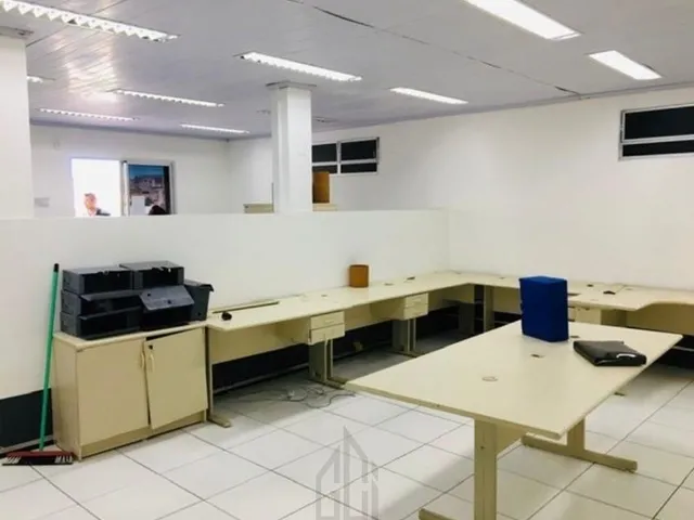 Imagem 15: Prédio Comercial no Cabula VI com 600 m² dividido em 20 salas 8 banheiros 6 vagas, ar