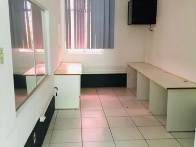 Imagem 11: Prédio Comercial no Cabula VI com 600 m² dividido em 20 salas 8 banheiros 6 vagas, ar