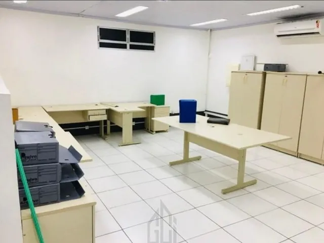 Imagem 3: Prédio Comercial no Cabula VI com 600 m² dividido em 20 salas 8 banheiros 6 vagas, ar