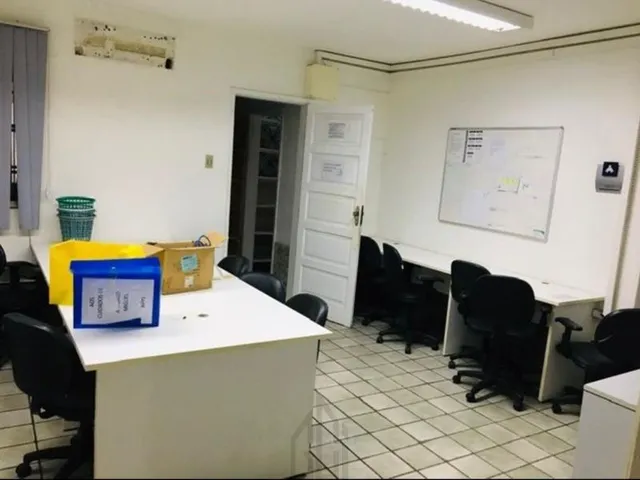 Imagem 2: Prédio Comercial no Cabula VI com 600 m² dividido em 20 salas 8 banheiros 6 vagas, ar