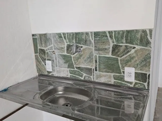 Imagem 8: Galpão com 100 m², pé direito 6 metros, escritório, dois banheiros, copa, para alugar