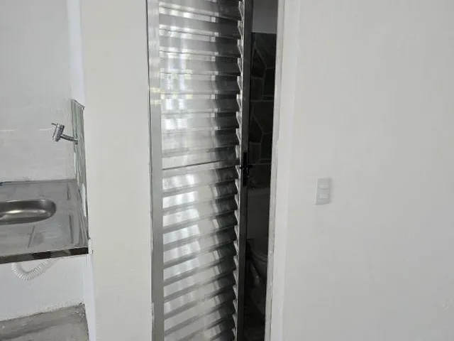 Imagem 5: Galpão com 100 m², pé direito 6 metros, escritório, dois banheiros, copa, para alugar