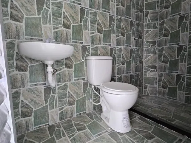 Imagem 10: Galpão com 100 m², pé direito 6 metros, escritório, dois banheiros, copa, para alugar