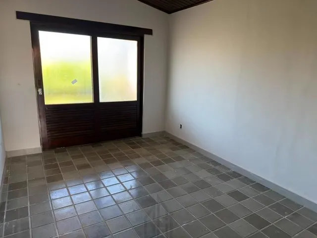 Imagem 16: Casa alto padrão ampla para alugar em Vilas do Atlântico localizada na Rua Praia de