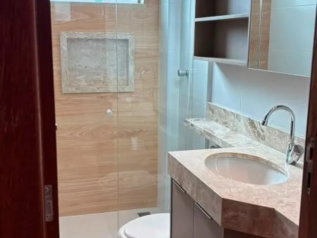 Imagem 2: Apartamento terreo mobiliado medindo 82 m² com 2/4, vagas vender em Buraquinho Lauro de