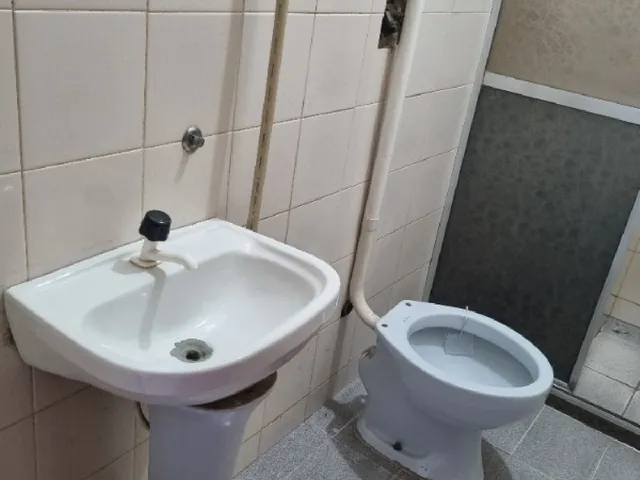Imagem 5: DELGADO aluga CASA INDEPENDENTE com 3 QUARTOS e GARAGEM, no Centro - Itaboraí/RJ