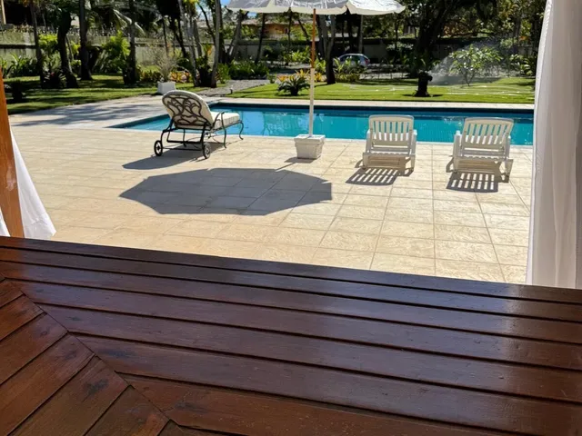 Imagem 2: Linda casa de alto padrão com amplo terreno pouco metros do mar