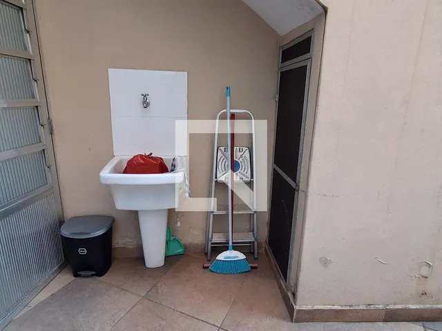 Imagem 4: Localizada no charmoso bairro Olímpico, esta espaçosa casa de 301 metros quadrados
