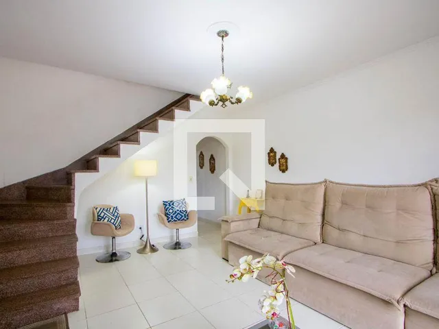 Imagem 12: Localizada no charmoso bairro de Vila Valparaíso, esta casa oferece uma excelente