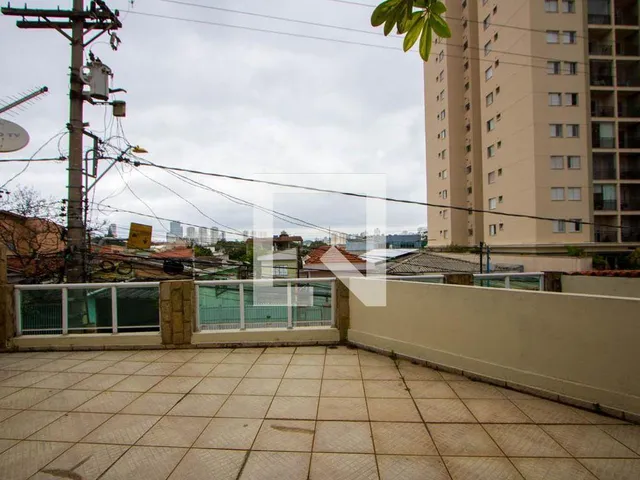 Imagem 3: Localizada no charmoso bairro de Vila Valparaíso, esta casa oferece uma excelente