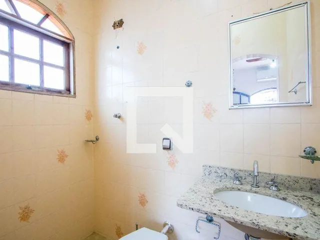 Imagem 14: Localizada no charmoso bairro de Vila Valparaíso, esta casa oferece uma excelente