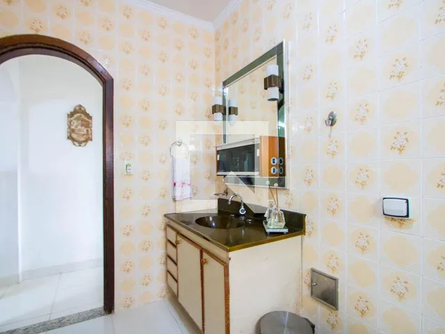Imagem 2: Localizada no charmoso bairro de Vila Valparaíso, esta casa oferece uma excelente
