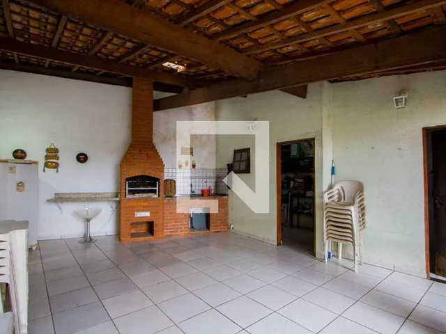 Imagem 6: Localizada no charmoso bairro de Vila Valparaíso, esta casa oferece uma excelente