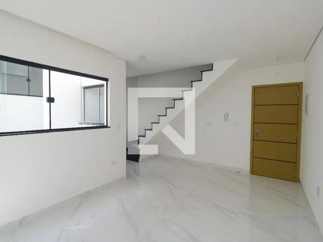 Imagem 16: Este espaçoso apartamento oferece um ambiente confortável e moderno, ideal para