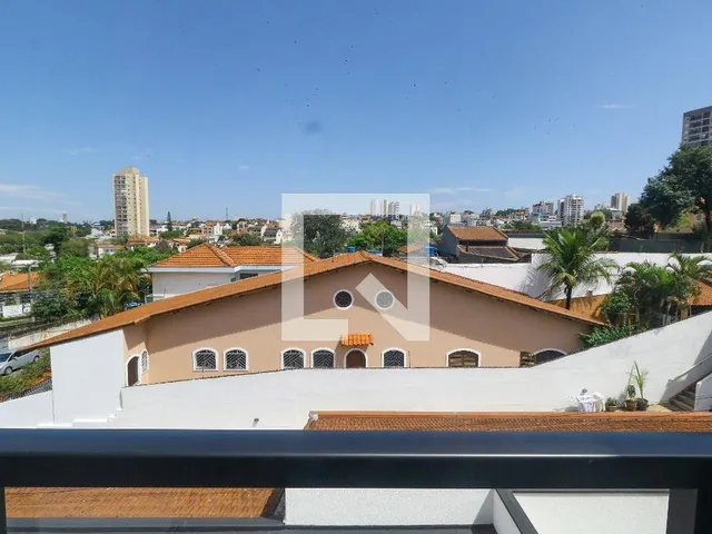 Imagem 15: Este espaçoso apartamento oferece um ambiente confortável e moderno, ideal para