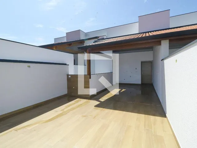 Imagem 7: Este espaçoso apartamento oferece um ambiente confortável e moderno, ideal para