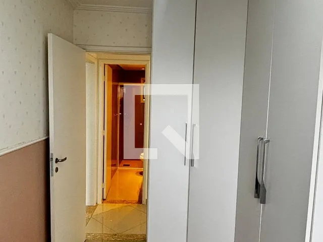 Imagem 4: Este apartamento encantador oferece 70 metros quadrados de espaço bem distribuído