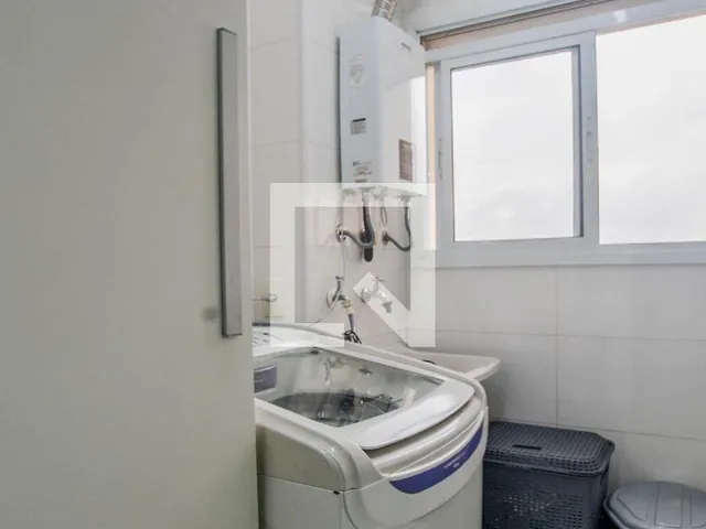Imagem 3: Este espaçoso apartamento está localizado na vibrante cidade de Santo André. Com três