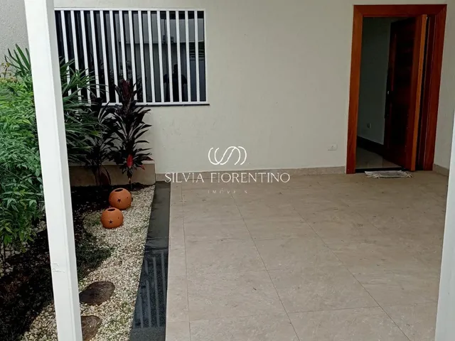 Imagem: A casa possui 3 Dormitórios, 1 Suíte, 3 Banheiros, 1 Vaga