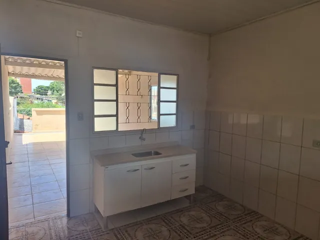 Imagem: Aluga uma casa fundos, localizado no bairro