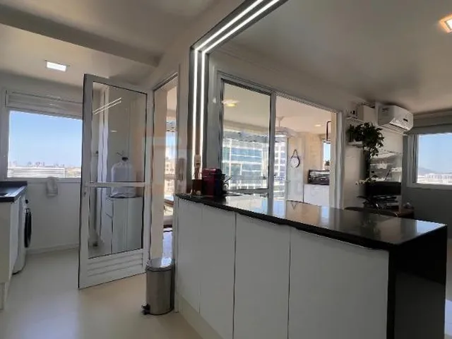 Imagem 2: Apartamento à Venda Centro Metropolitano Barra da Tijuca Reformado e Decorado de 102m²