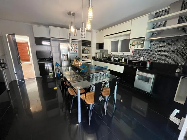 Imagem 6: Casa à Venda no Condomínio Quintas do Rio - Barra da Tijuca, com 6 Quartos, 4 suítes