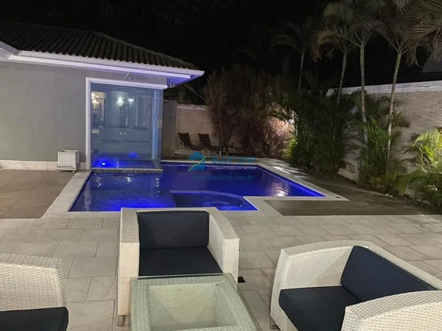 Imagem 2: Casa à Venda no Condomínio Quintas do Rio - Barra da Tijuca, com 6 Quartos, 4 suítes