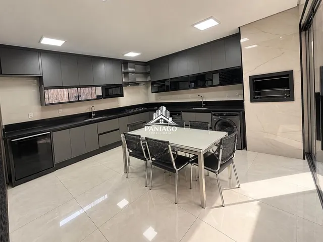 Imagem: Casa Reformada com 4 Quartos à Venda no