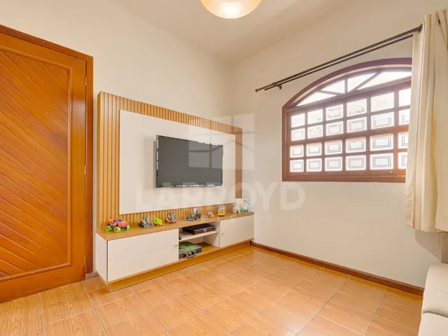 Imagem 2: Casa com 6 dormitórios