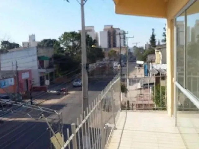Imagem: O depósito possui 5 Banheiros, 5 Vagas na garagem, 325m²