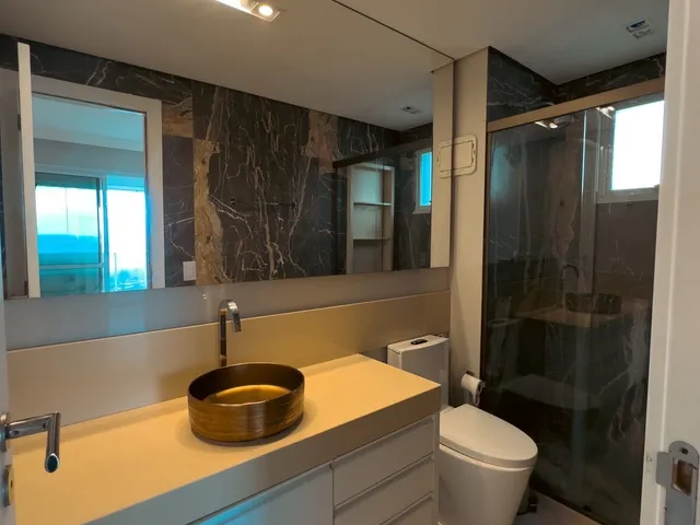 Imagem 3: Alugo Apartamento com 200m2, varanda gourmet vista mar, 4 suítes, 4 Vagas