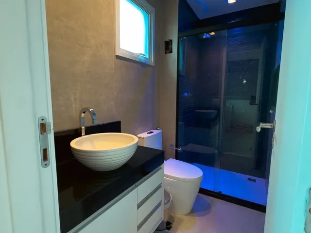 Imagem 2: Alugo Apartamento com 200m2, varanda gourmet vista mar, 4 suítes, 4 Vagas
