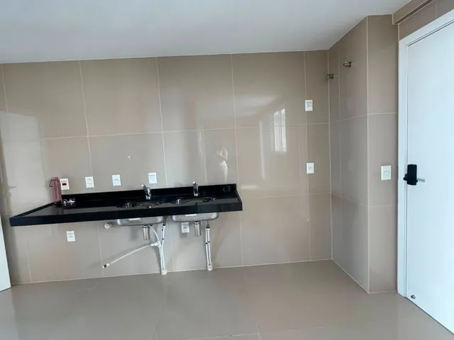 Imagem 9: Vende-se Apartamento em Calhau no Cond Al Mare - 4 Suites - Nascente e Ventilado