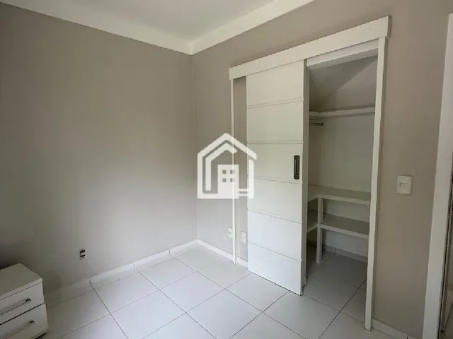 Imagem 7: Casa 03 suítes, nascente semi mobiliada no Condomínio Foz do Joanes, Buraquinho, Lauro