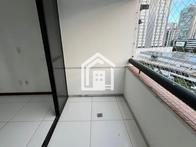 Imagem 12: Apartamento com 3 quartos amplo com dependência no Costa Azul