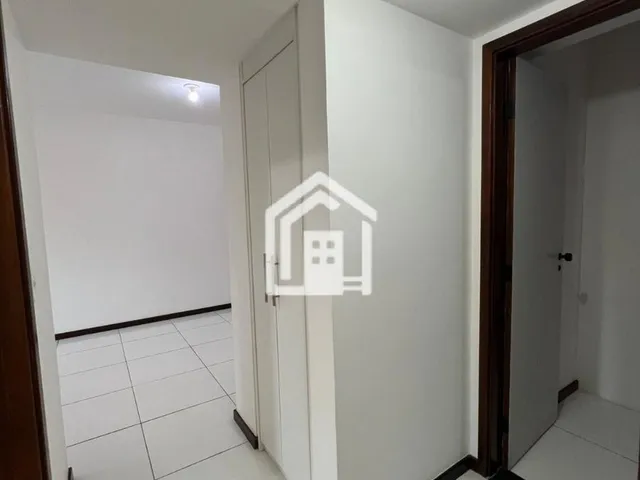 Imagem 5: Apartamento com 3 quartos amplo com dependência no Costa Azul